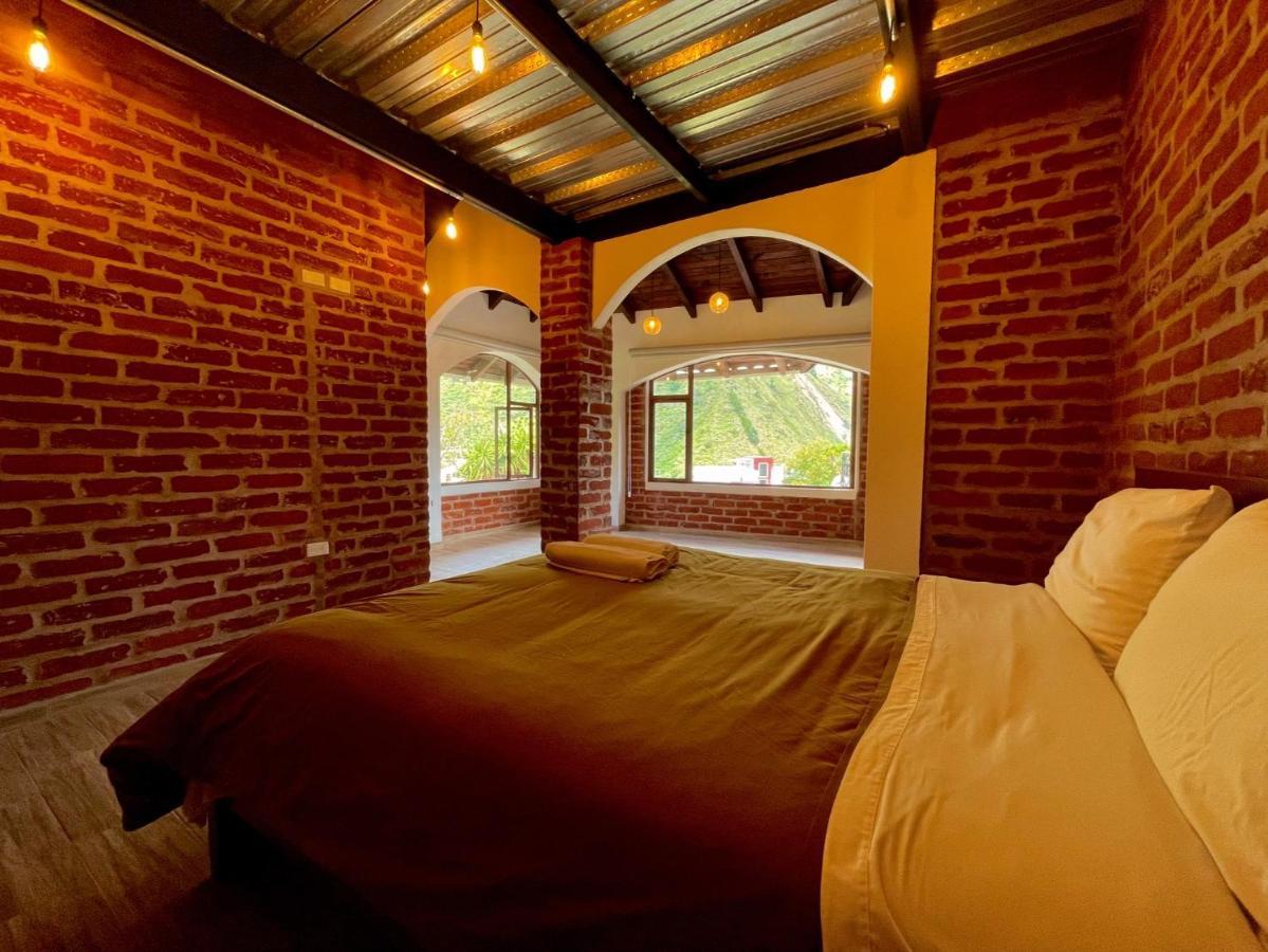 La Quinta Mansion Bed & Breakfast Banos  Bagian luar foto